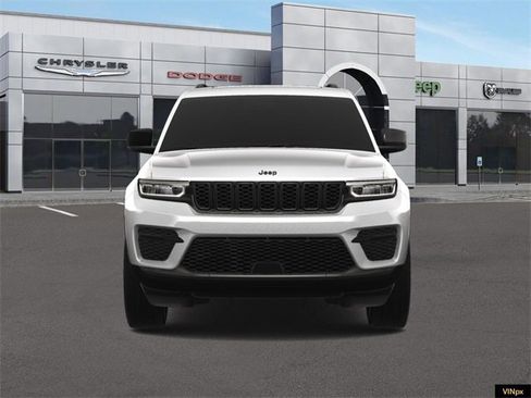 New 2025 Jeep Grand Cherokee Altitude image 12