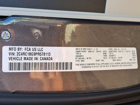 Certified 2023 Chrysler Pacifica Touring-L FWD image 28