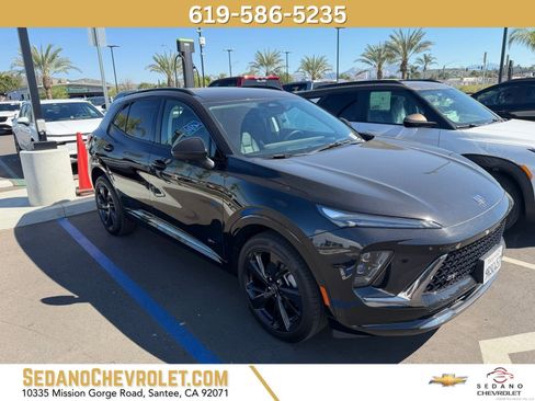 Used 2025 Buick Envision Sport Touring image 1