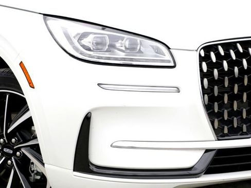 Used 2025 Lincoln Corsair Grand Touring image 3