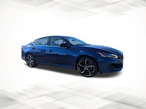 Used 2023 Nissan Altima 2.5 SR image 2