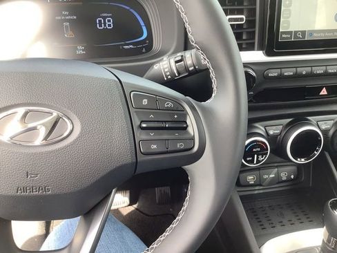 Certified 2025 Hyundai Venue Limited FWD image 22