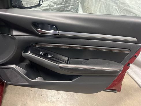 Used 2023 Nissan Altima 2.0 SR FWD image 12