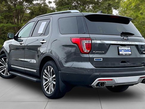 Used 2017 Ford Explorer Platinum image 4