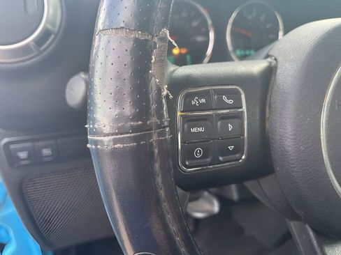 Used 2017 Jeep Wrangler Unlimited Rubicon w/ Connectivity Group image 18