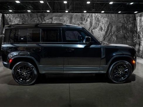 Used 2022 Land Rover Defender 110 S image 26