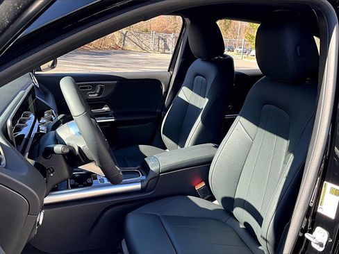New 2025 Mercedes-Benz GLA 250 4MATIC image 9