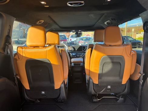 Used 2021 Chrysler Pacifica Pinnacle image 9