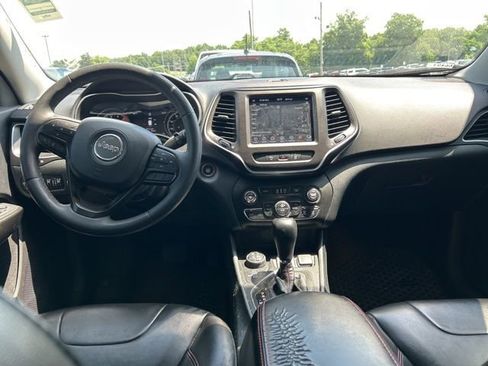 Used 2022 Jeep Cherokee Trailhawk w/ Comfort/Convenience Group AWD/4WD image 5