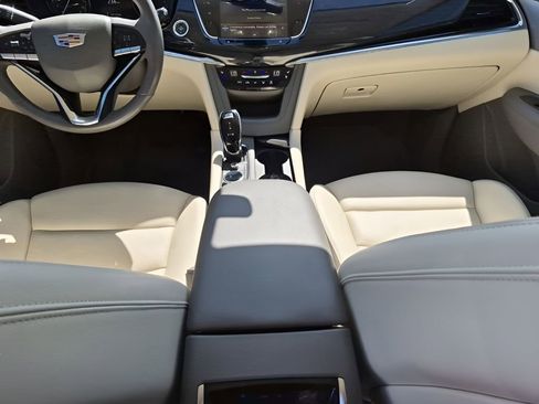 Used 2023 Cadillac XT6 Premium Luxury w/ Technology Package image 22