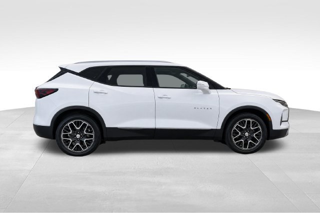 Certified 2025 Chevrolet Blazer Premier w/ Driver Confidence II Package AWD/4WD image 3
