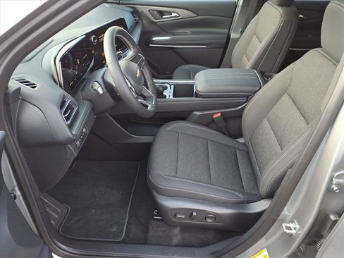 New 2026 Chevrolet Traverse LT w/ Sun and Wheel Package image 9