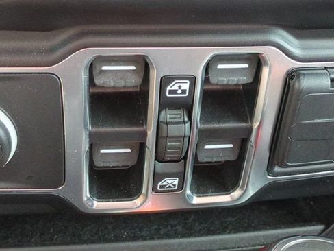 Used 2021 Jeep Wrangler Unlimited Sahara AWD/4WD image 23