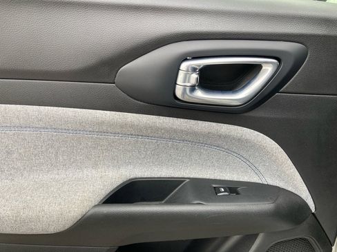 Used 2024 Jeep Compass Latitude image 11