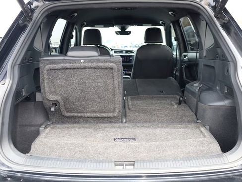 Used 2022 Volkswagen Tiguan SE R-Line image 28