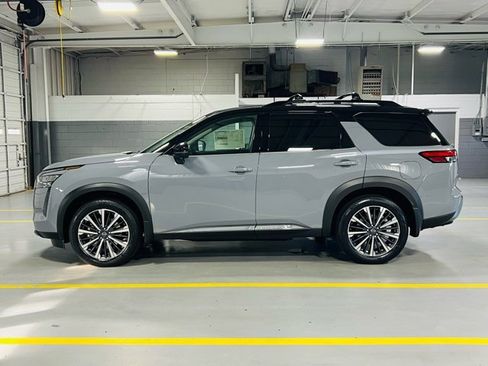 New 2026 Nissan Pathfinder Platinum image 17