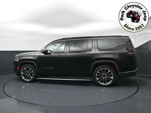 Used 2022 Jeep Wagoneer Series III w/ Premium Group I AWD/4WD image 3