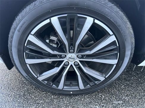 Used 2024 Volvo XC60 B5 Plus w/ Protection Package Premier image 9