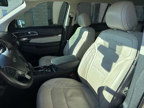 Used 2017 Ford Explorer Platinum image 10