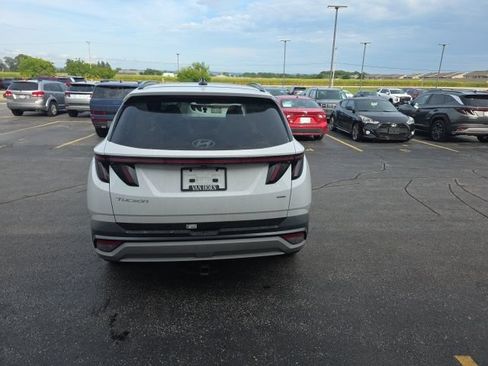 Used 2025 Hyundai Tucson Limited AWD/4WD image 3