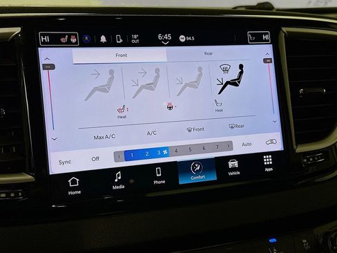 Certified 2024 Chrysler Pacifica Touring-L image 24