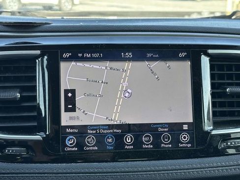 Used 2019 Chrysler Pacifica Limited image 7