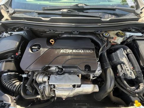 Used 2017 Chevrolet Cruze LT w/ Sun And Sound Package FWD image 22