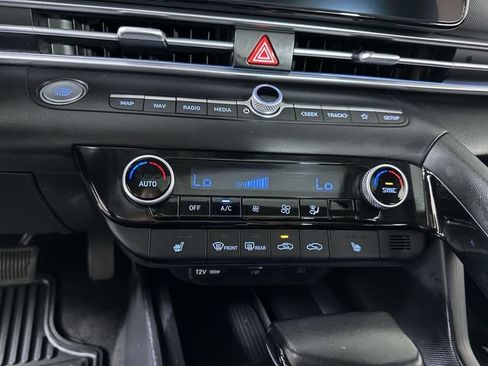Used 2025 Hyundai Elantra Limited FWD image 17