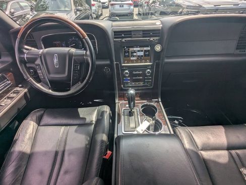 Used 2017 Lincoln Navigator Reserve RWD image 2