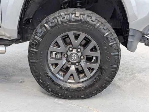 Used 2020 Toyota Tacoma SR5 w/ SR5 Appearance Package (SM) RWD image 10