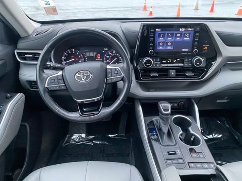 Certified 2020 Toyota Highlander XLE image 13