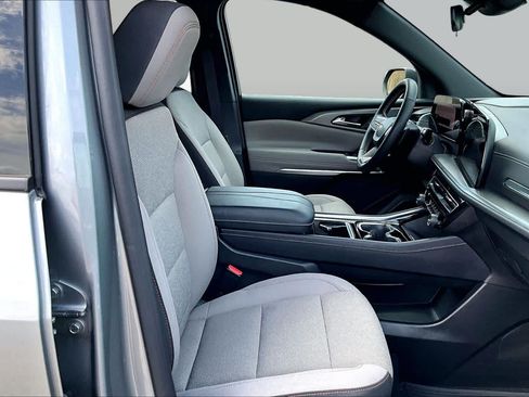Used 2024 Chevrolet Traverse LT FWD image 9