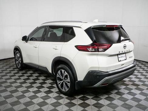 Used 2021 Nissan Rogue SV w/ Premium Package image 3