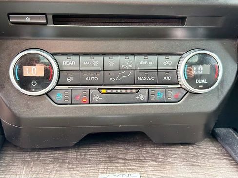 Used 2018 Ford Expedition Limited w/ Equipment Group 302A AWD/4WD image 17