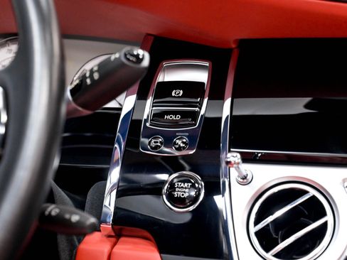 Used 2017 Rolls-Royce Dawn RWD image 93