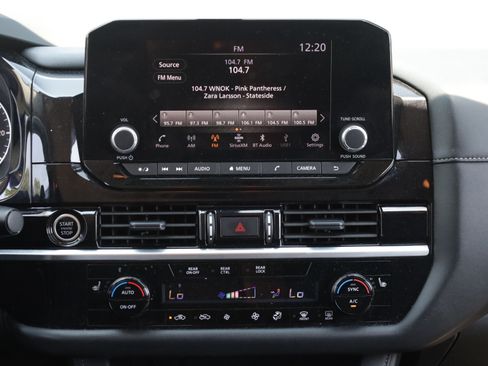 Used 2024 Nissan Pathfinder SV FWD image 7