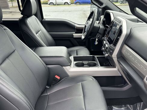 Used 2022 Ford F250 Lariat w/ Black Appearance Package AWD/4WD image 9