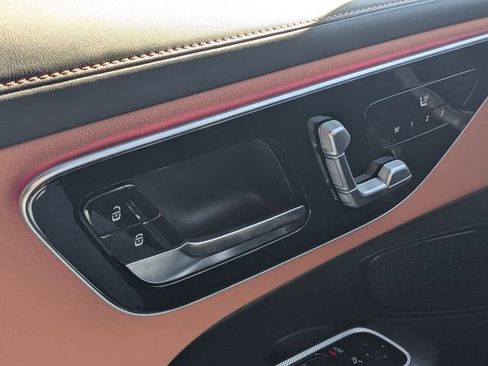 Used 2025 Mercedes-Benz GLC 350e 4MATIC image 22