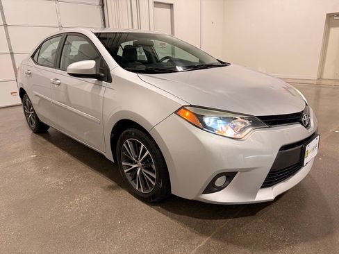 Used 2016 Toyota Corolla LE FWD image 2