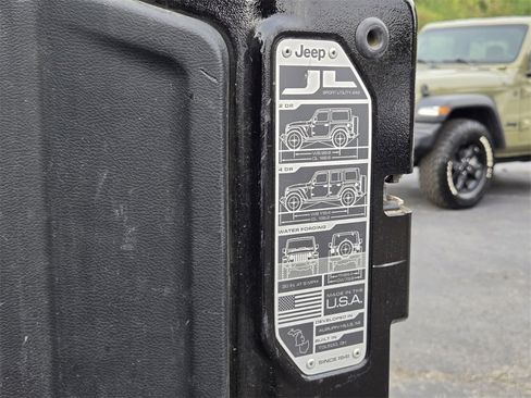 Used 2018 Jeep Wrangler Unlimited Sport S image 18