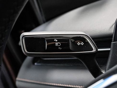 Used 2025 Lincoln Nautilus Reserve w/ Jet Appearance Package image 40