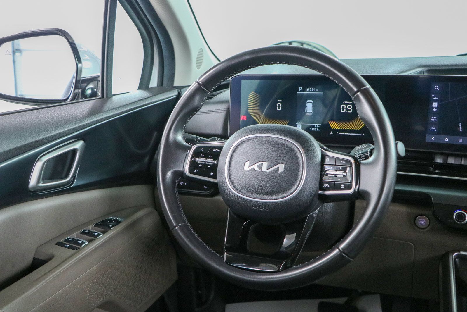 Used 2025 Kia Carnival FWD image 12