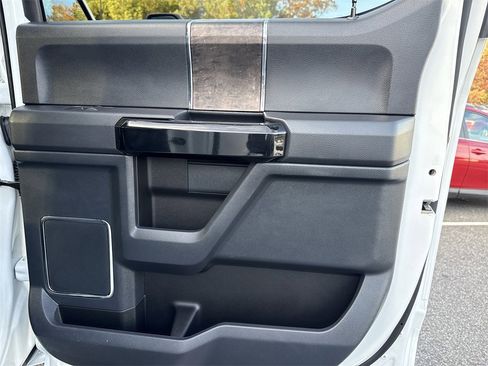 Used 2022 Ford F250 Lariat w/ Black Appearance Package image 18