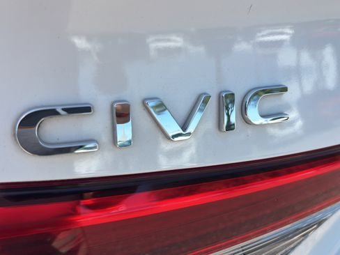 Certified 2022 Honda Civic Touring image 32