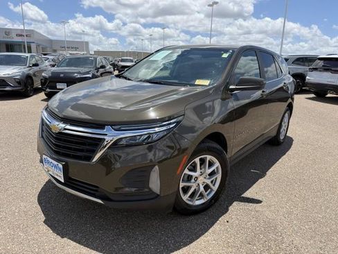 Used 2023 Chevrolet Equinox LT w/ Driver Convenience Package FWD image 3