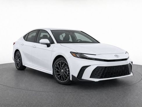 Used 2025 Toyota Camry SE w/ Convenience Package FWD image 1