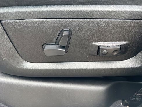 Used 2024 RAM 3500 Big Horn image 25