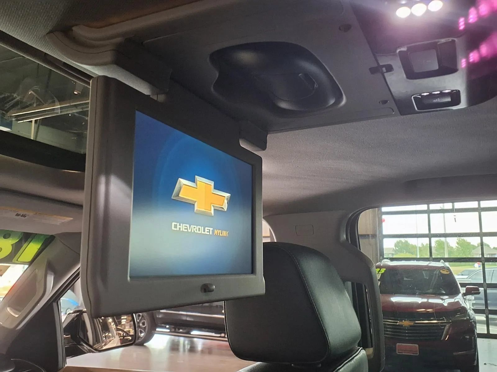 Used 2018 Chevrolet Suburban LT AWD/4WD image 16