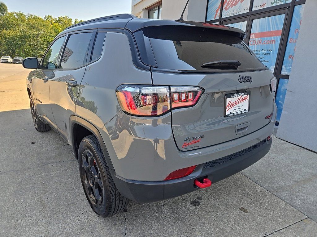 Used 2022 Jeep Compass Trailhawk w/ Trailhawk Convenience Group AWD/4WD image 9