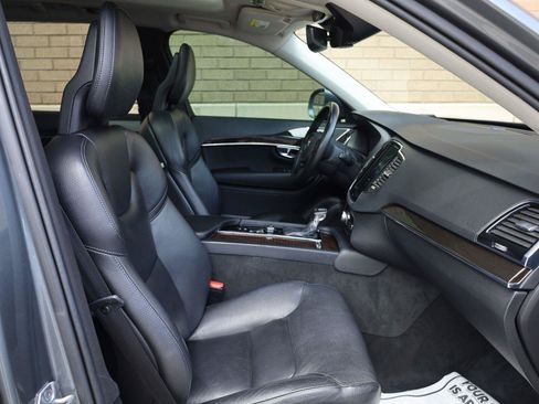Used 2018 Volvo XC90 T5 Momentum w/ Momentum Plus Package FWD image 29